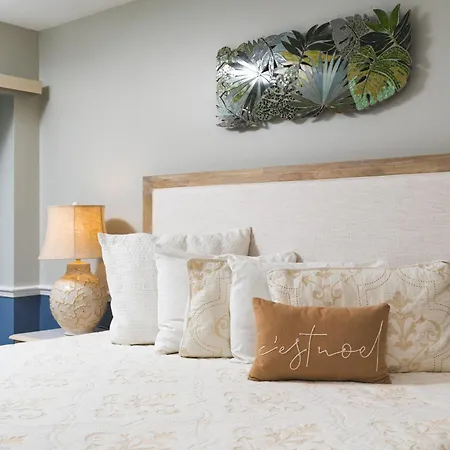 Palm Breeze: Heated Pool, Spa, Water Views, Beach
